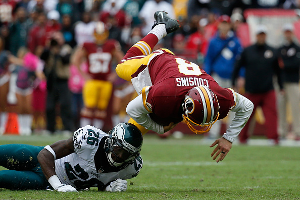 kirk-cousins-vs-eagles-defense-water-thurmond.jpg